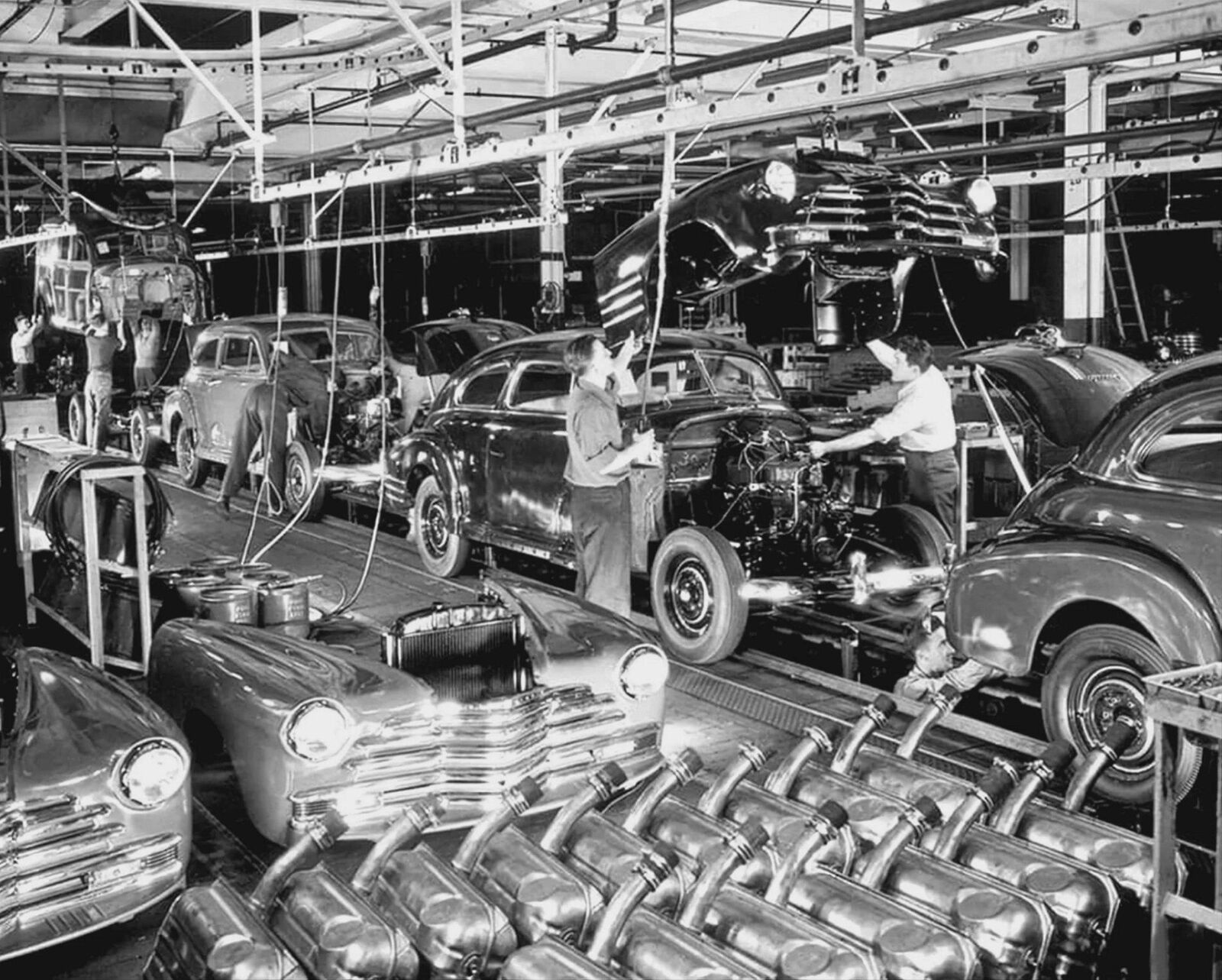 1947 CHEVROLET ASSEMBLY LINE PHOTO  (224-T)