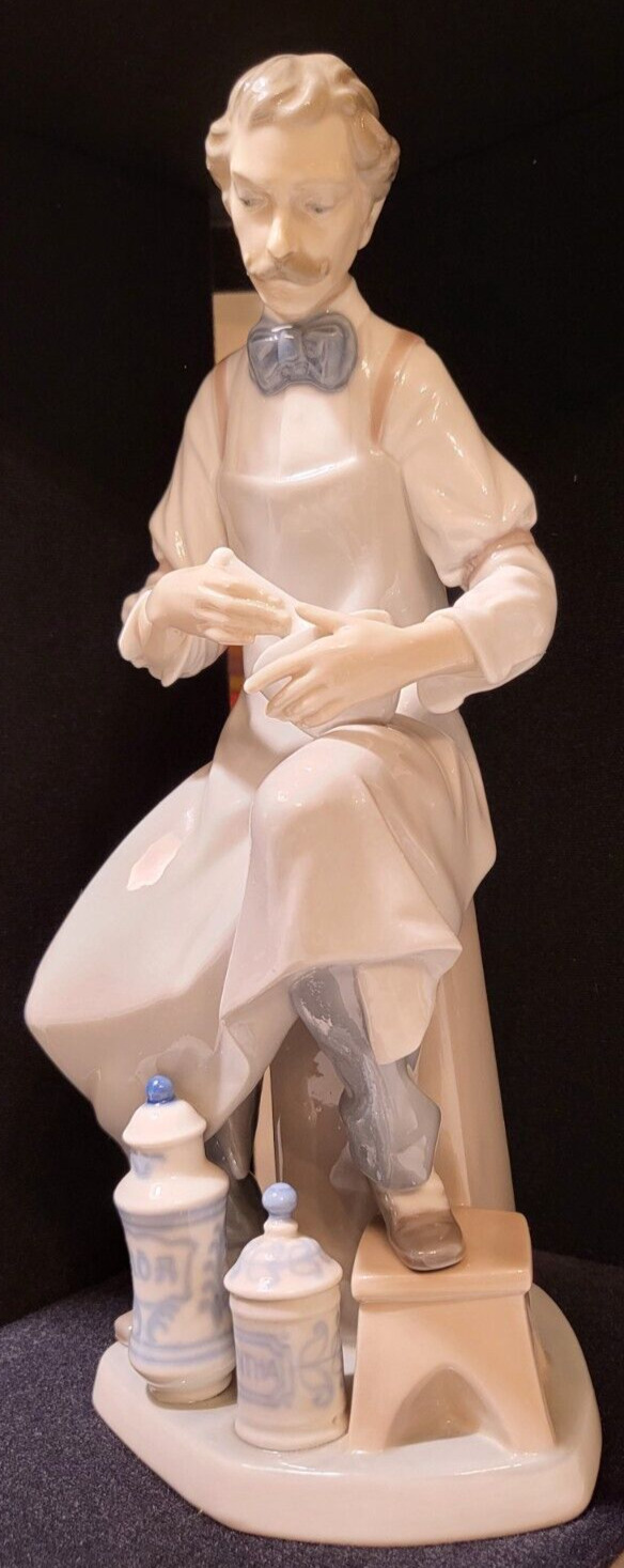 1976 Lladro Spain Pharmacist Apothecary Handcrafted 12.5