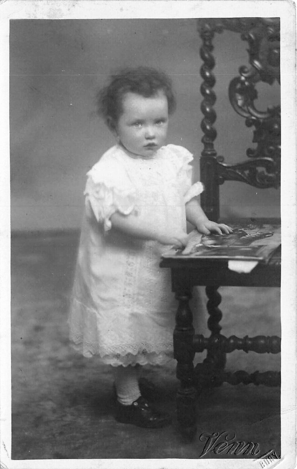 # M2246     YOUNG  CHILD  REAL  PHOTO   POSTCARD,
