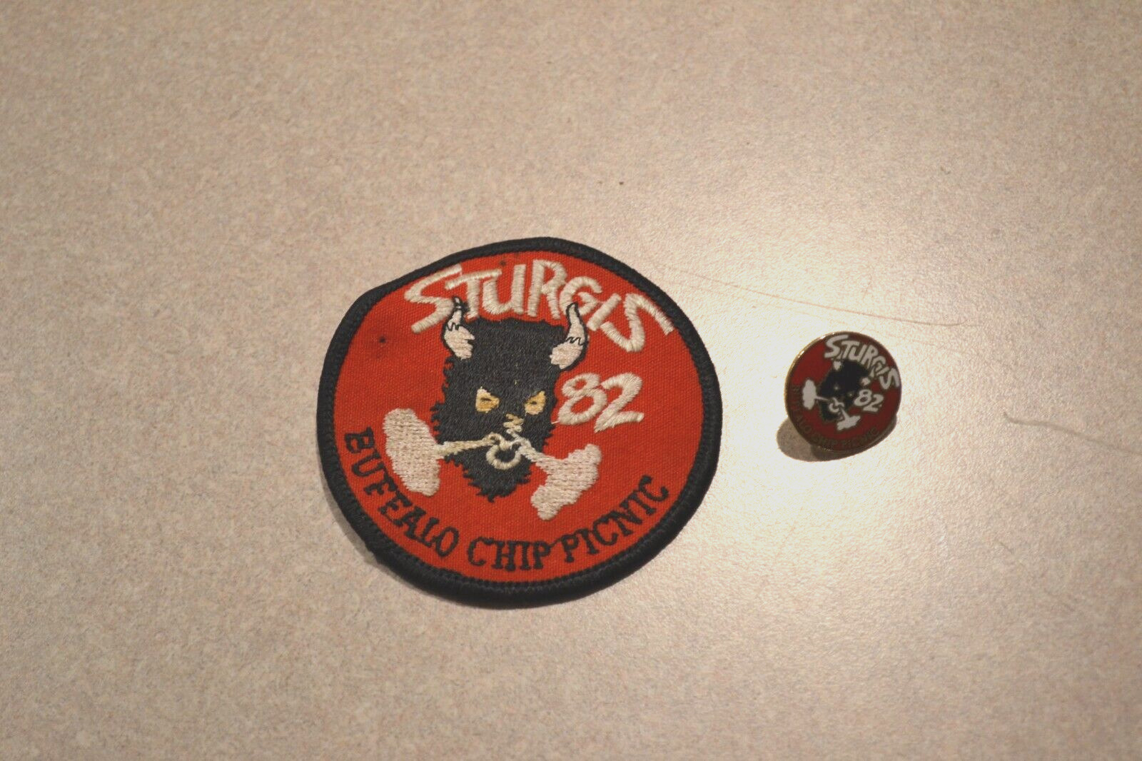 STURGIS SOUTH DAKOTA 1982 BUFFALO CITY PICNIC  RALLY VEST JACKET PATCH PIN