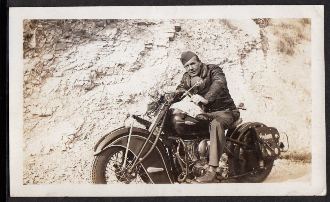 LEATHER BIKER JACKET ARMY MAN INDIAN MOTORCYCLE w SADDLEBAG 1940s VINTAGE PHOTO