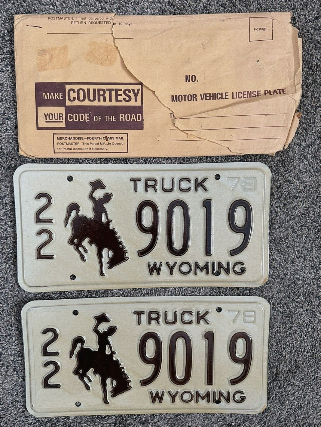 MINT (Pair) 1978  Wyoming TRUCK License Plate  Cowboy HORSE New Old Stock RODEO
