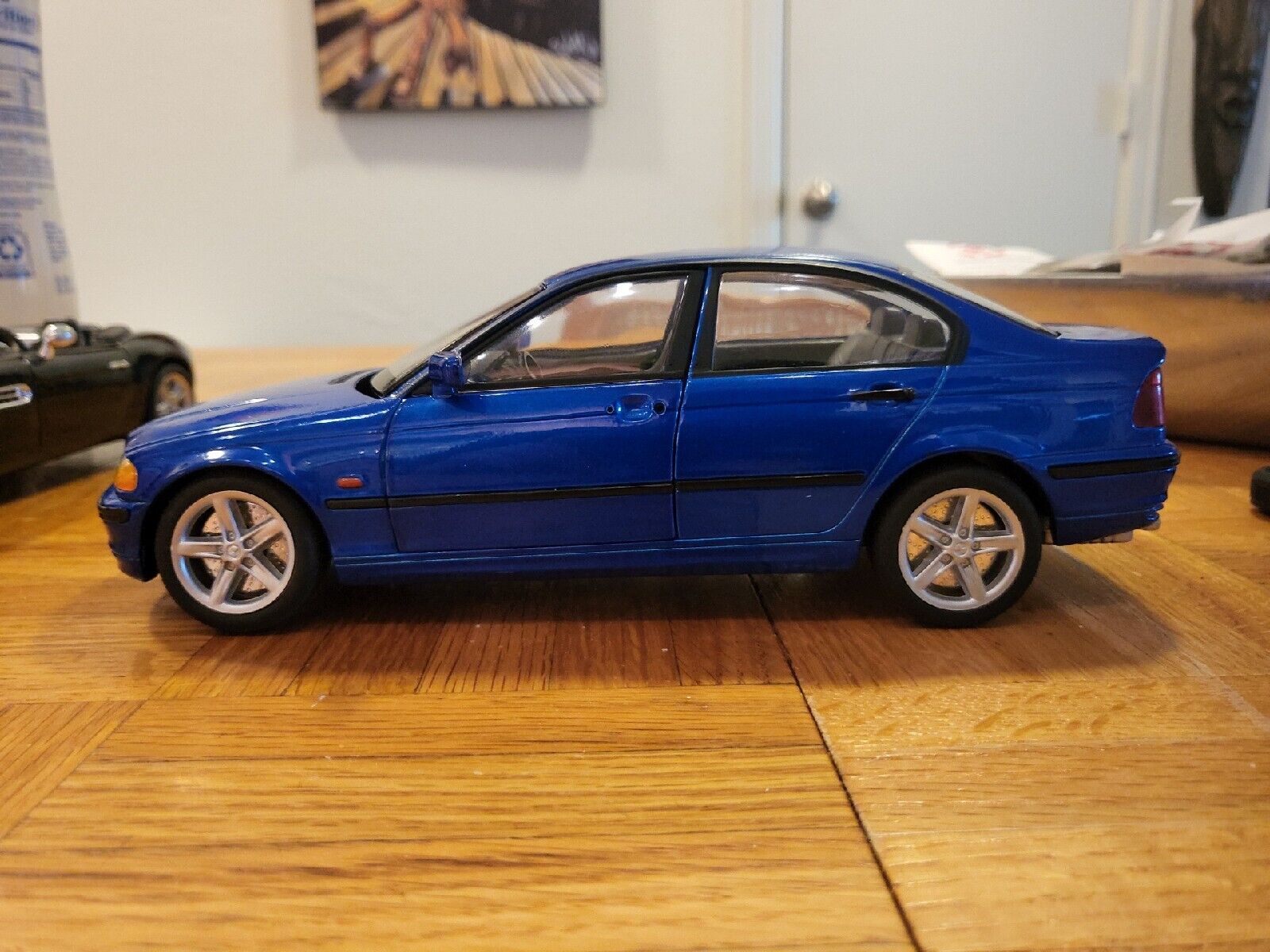 Welly 1998 BMW 328i Blue 1/18 Scale Model Toy Car (USED)