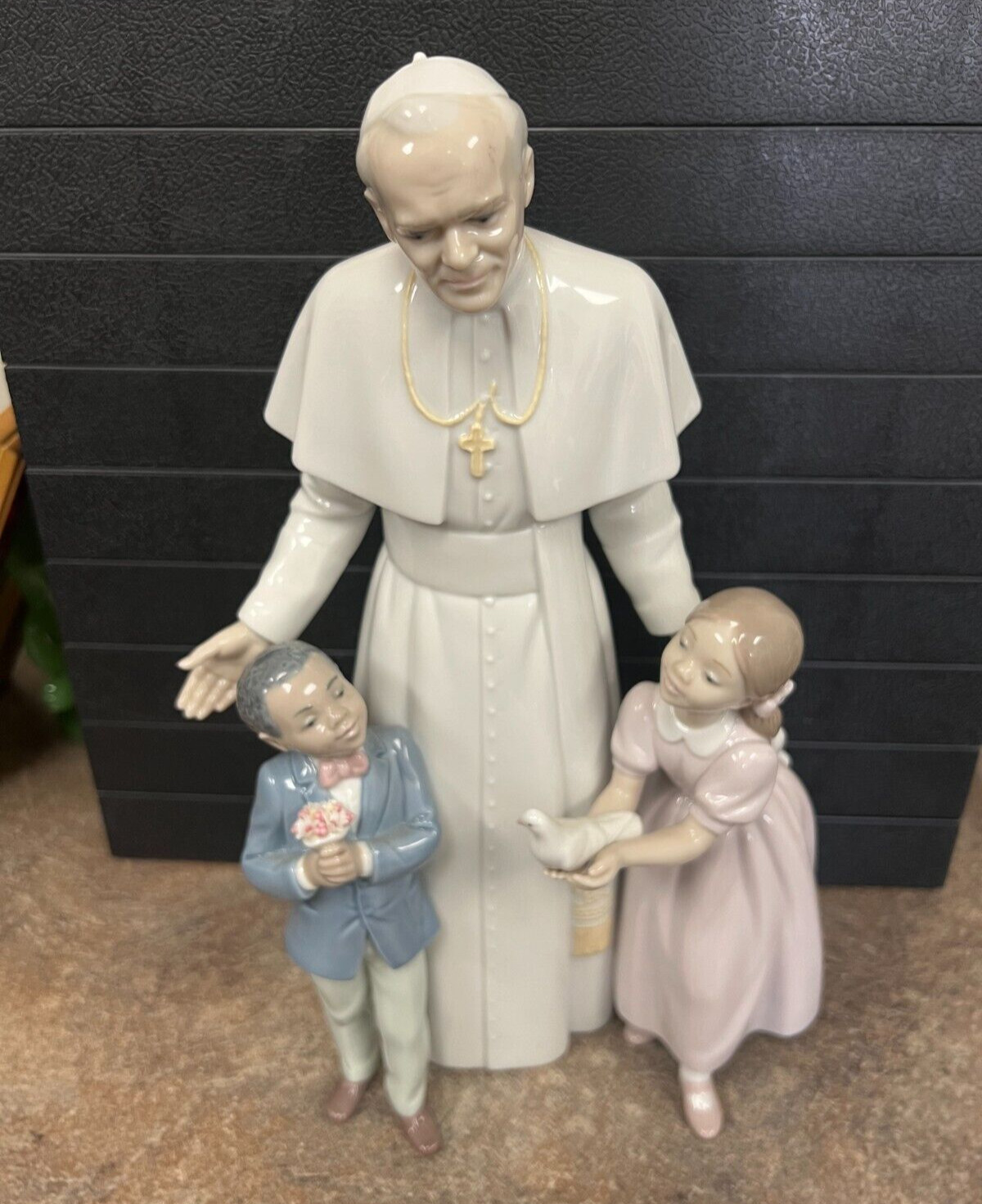 Lladro _ Pope John Paul II Figurine 1825 _ by Jose Puche No. 261 of 2500