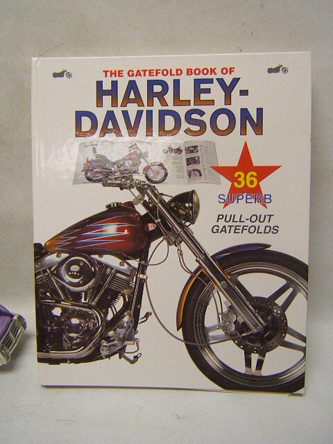 The Gatefold Book of Harley-Davidson 36 Pull-Out Gatefolds in Color