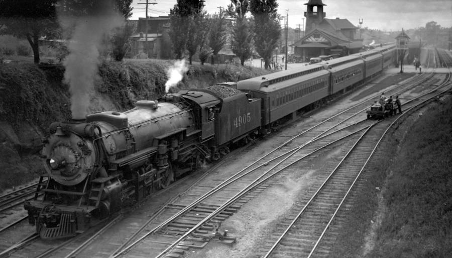 SR Southern Railway train engine No 4905, type 2-8-2 Old Train Photo