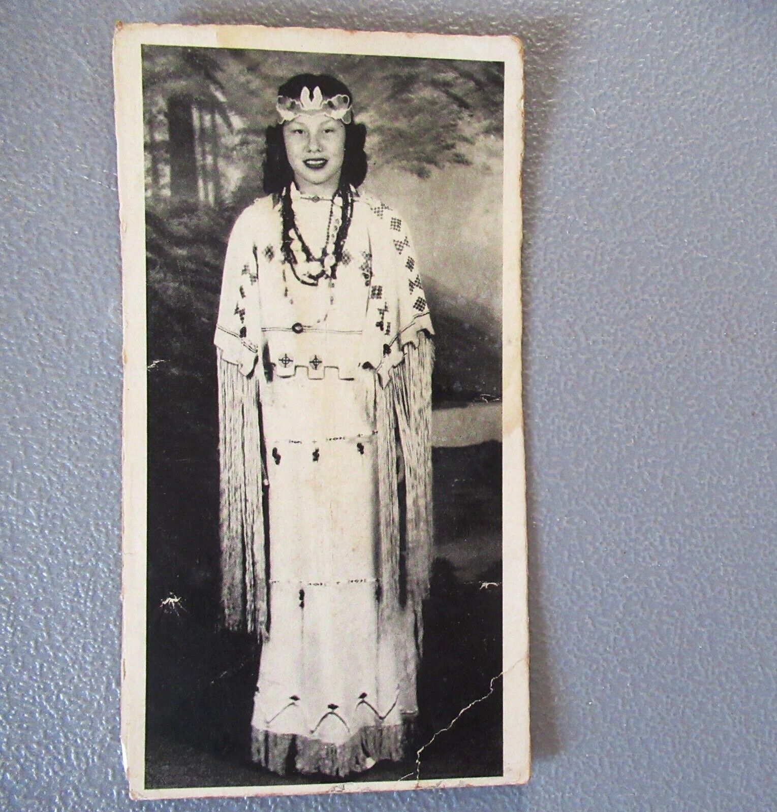 VINTAGE CHEROKEE NATIVE AMERICAN YOUNG GIRL/WOMAN IN TRIBAL DRESS * B&W PHOTO