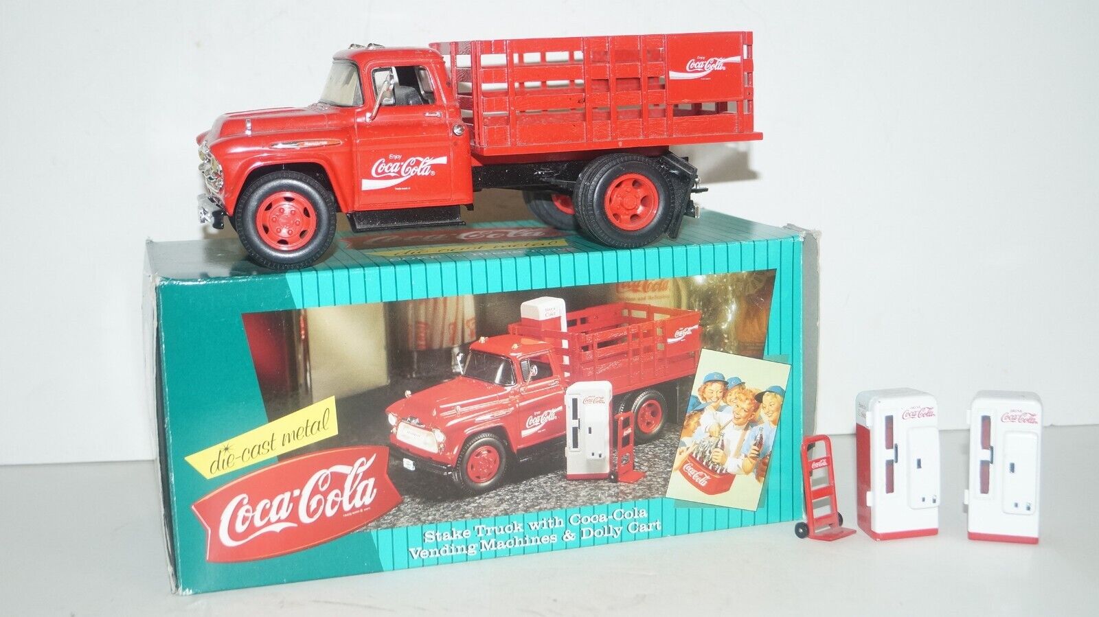 1996 Ertl Coca Cola 1957 Chevrolet Stake Truck w/ Vending Machines & Dolly Cart