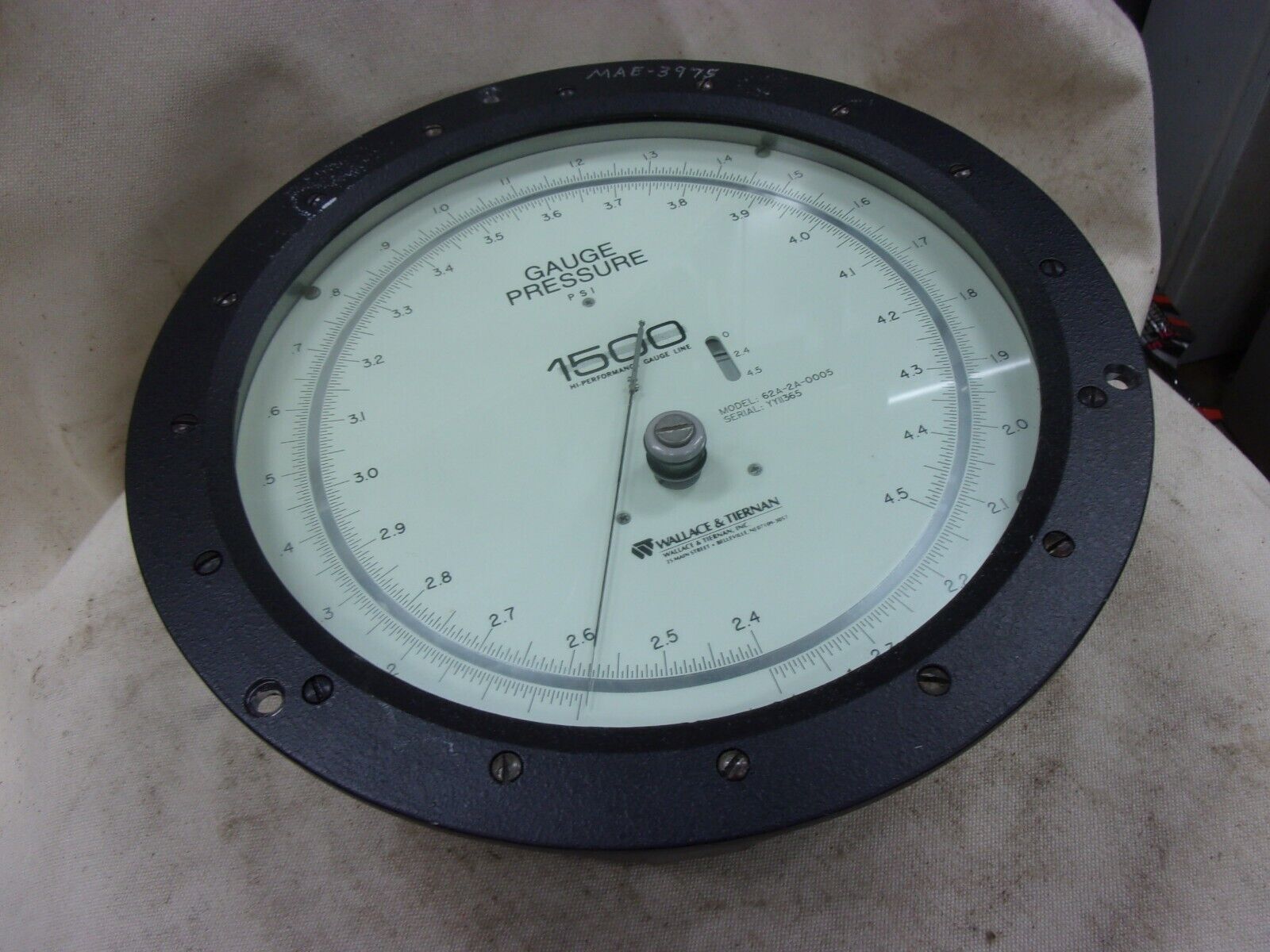Wallace & Tiernan 1500 Series Pressure Indicator Gauge 62A-2A-0005 0-2.4 Psi