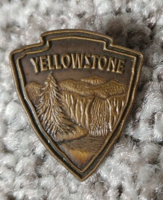Vintage Yellowstone National Park Wyoming Lapel Pin Souvenir Place Pine Mountain