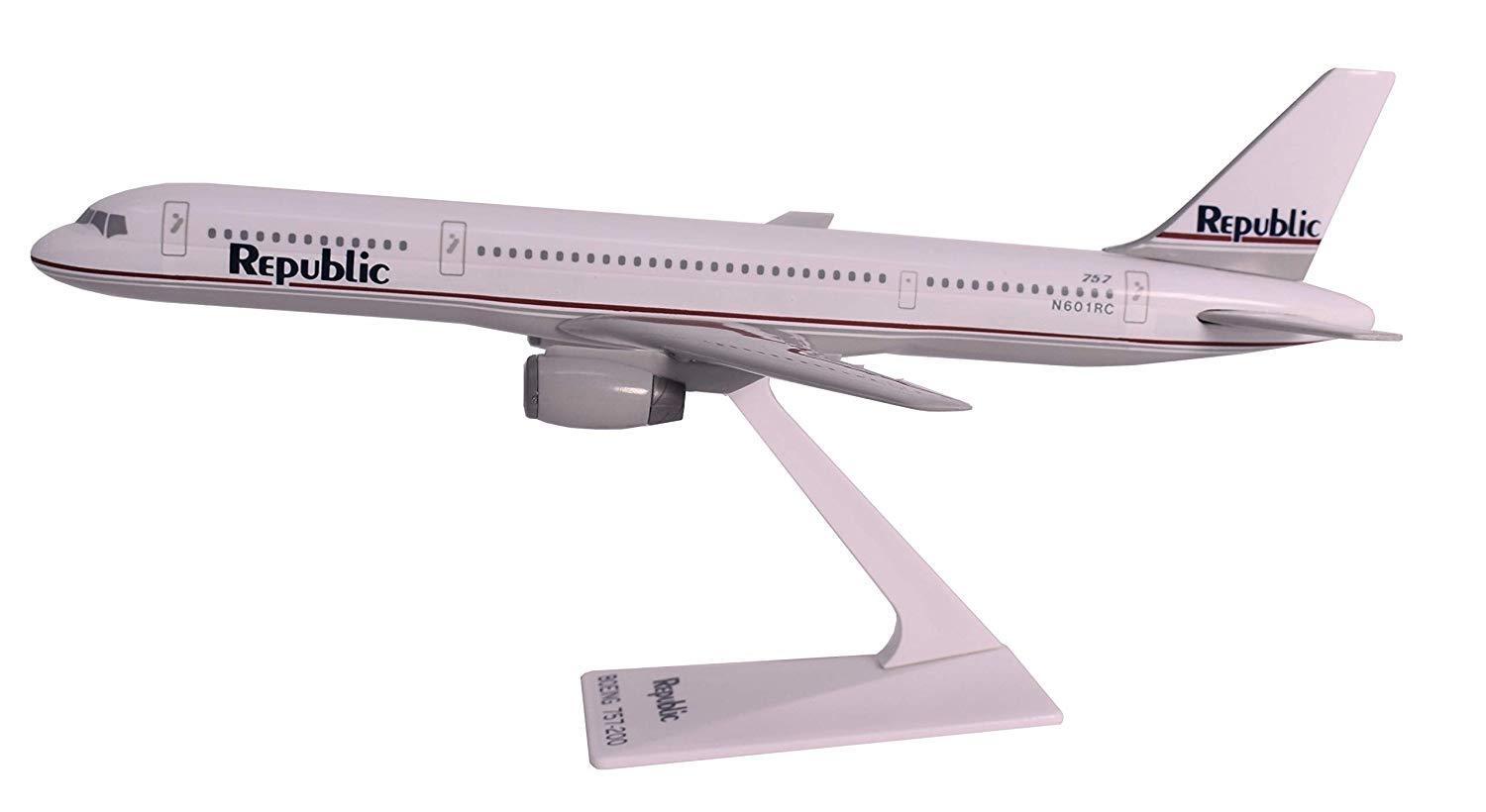 Flight Miniatures Republic Airlines Boeing 757-200 Desk Top 1/200 Model Airplane
