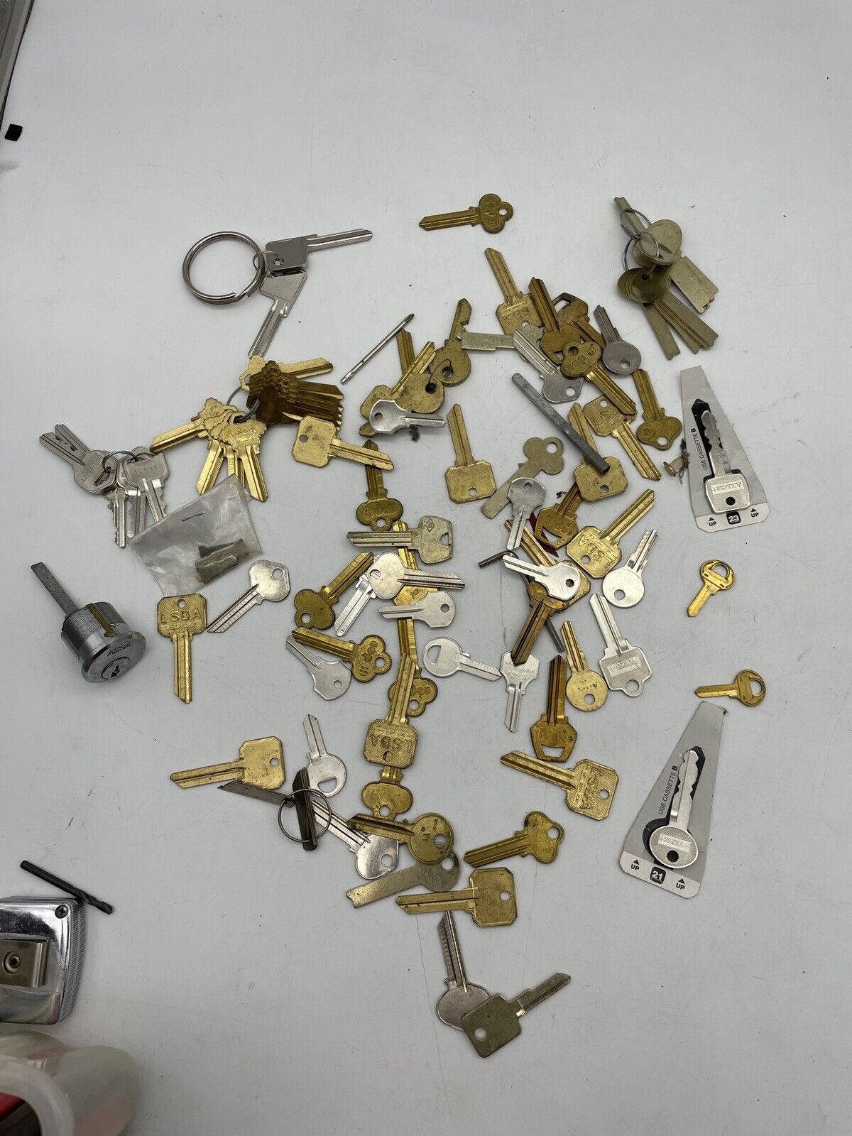 70+ Vintage Mostly Uncut Keys ESP LSDA ASSA Honda 2.5lbs