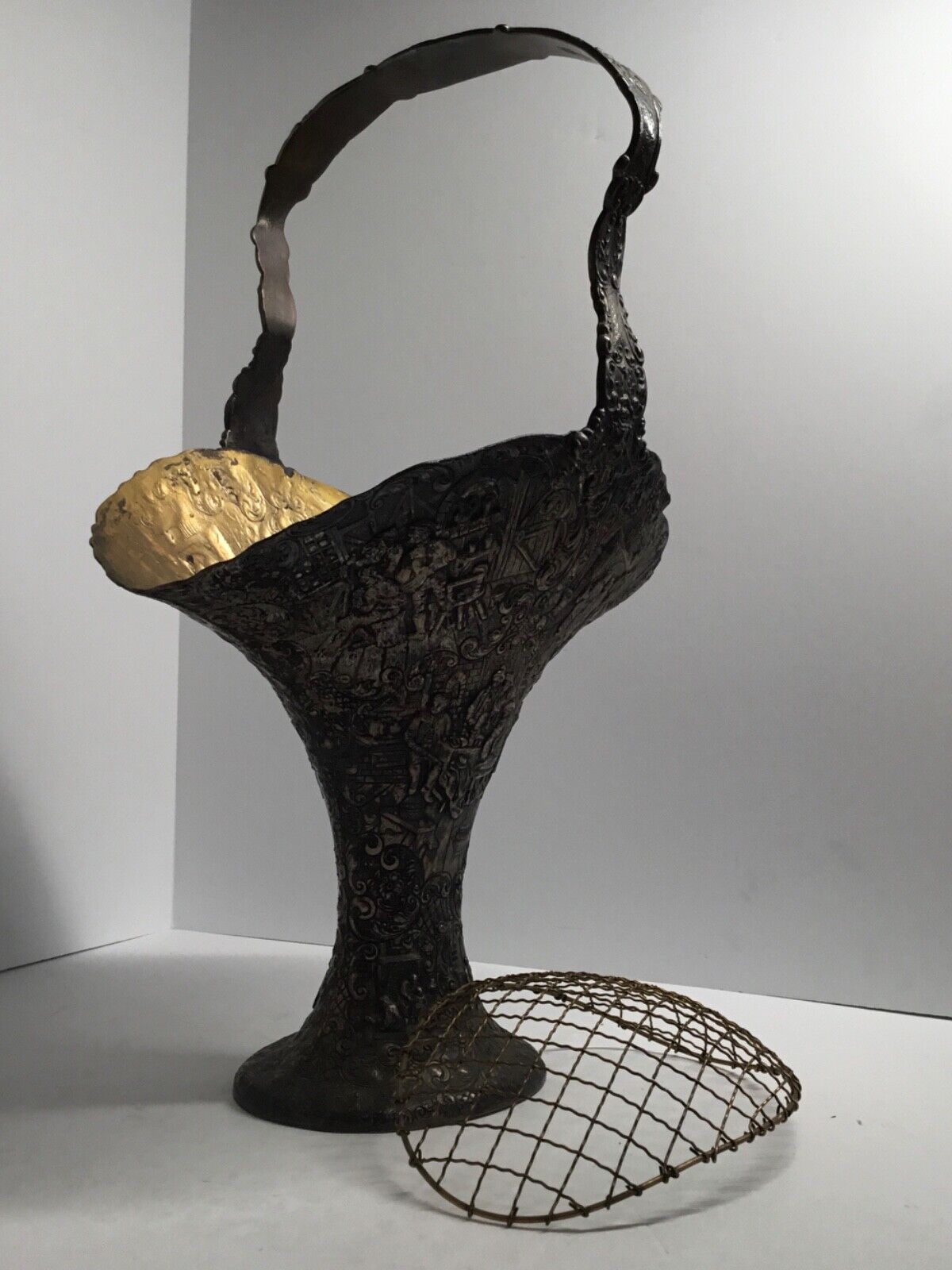 Vase Victorian Bride’s Basket frog Antique silver gold repousse emboss handle