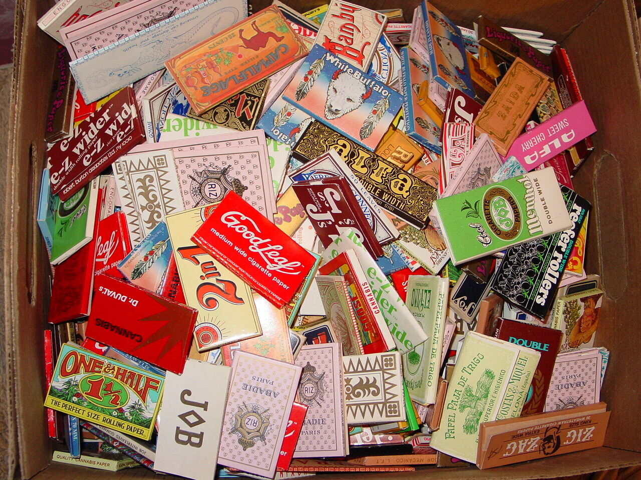 CIGARETTE ROLLING PAPERS VINTAGE 1970's STORED FRESH & DRY LOT of 50 SUPER SALE