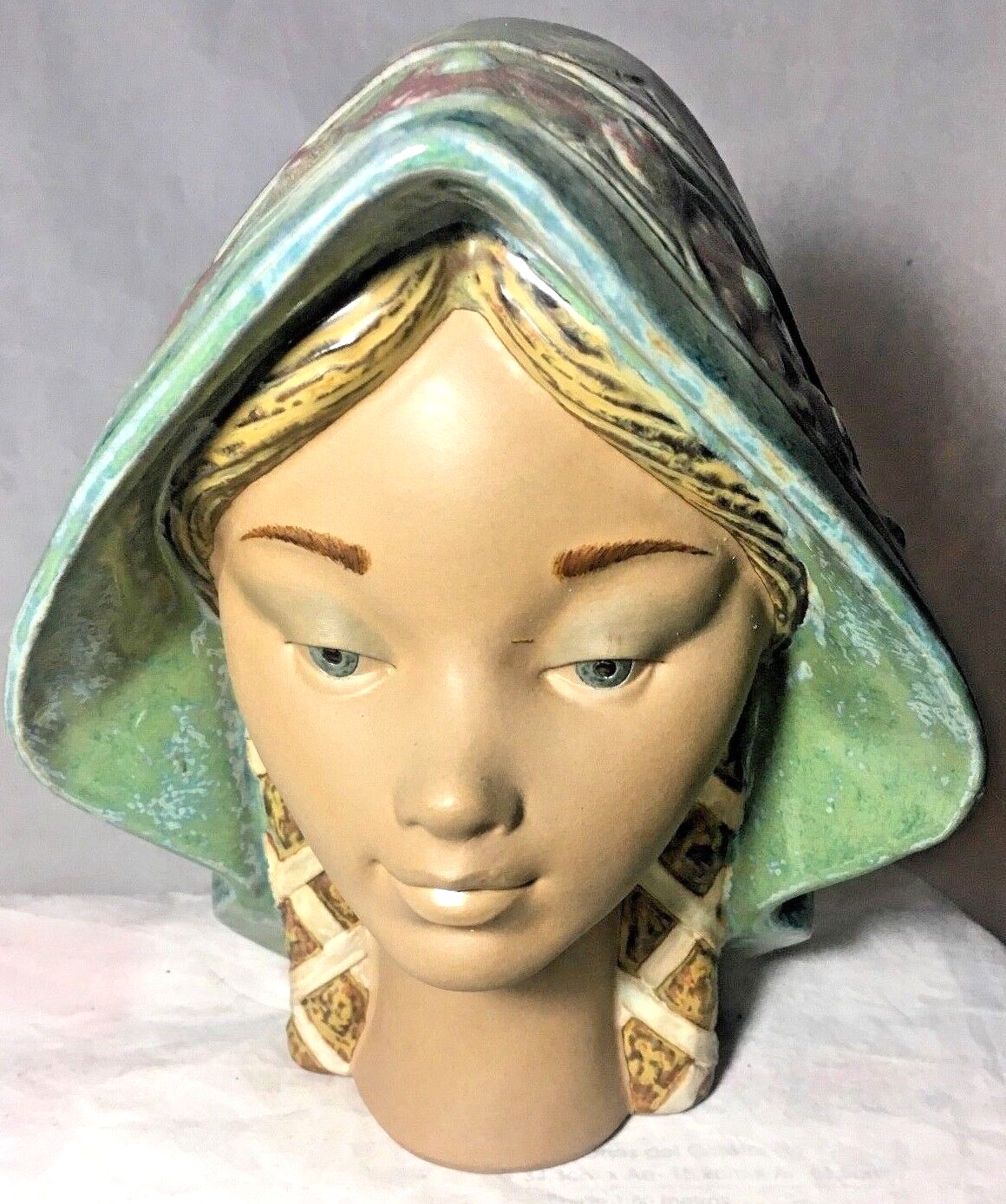 1976 Lladro  Girl\'s Head Bust Figurine #4946 Spanish Porcelain Senorita Retired 
