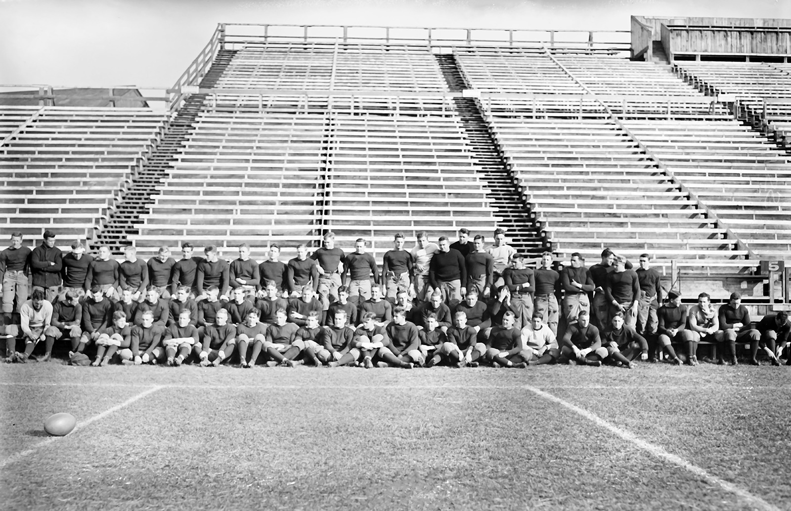 1914 Yale Football Team Vintage Sports Picture Old Photo 8.5\