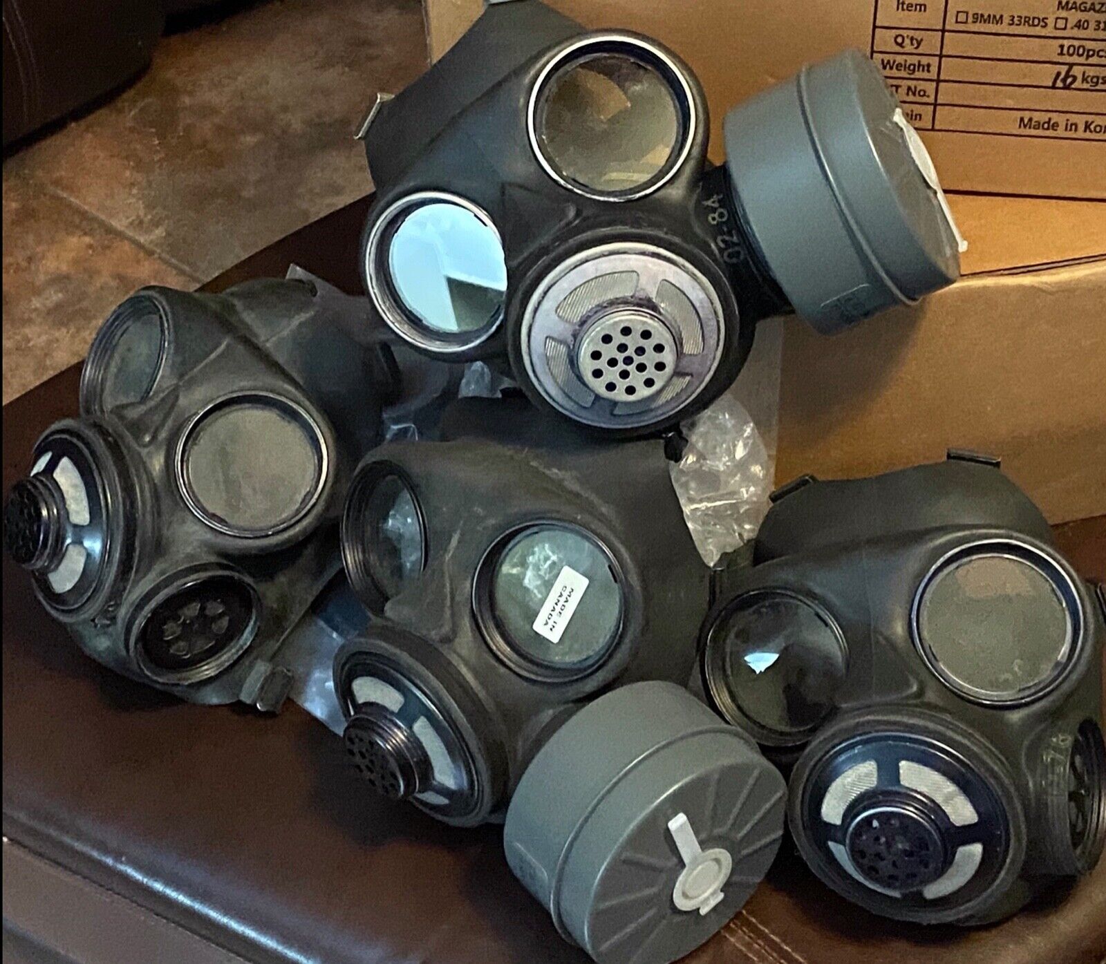 CANADIAN MILITARY GAS MASK VINTAGE **@***