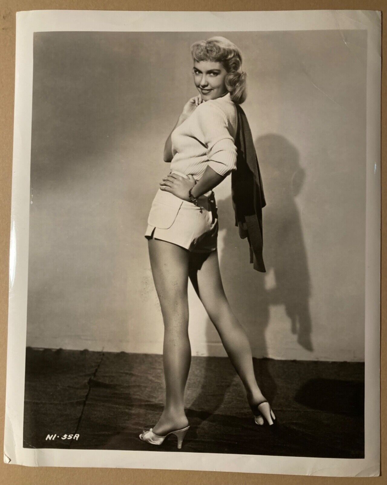 Hollywood pinup photo of sexy shorts actress Leigh Snowden 1957 “Hot Rod Rumble”