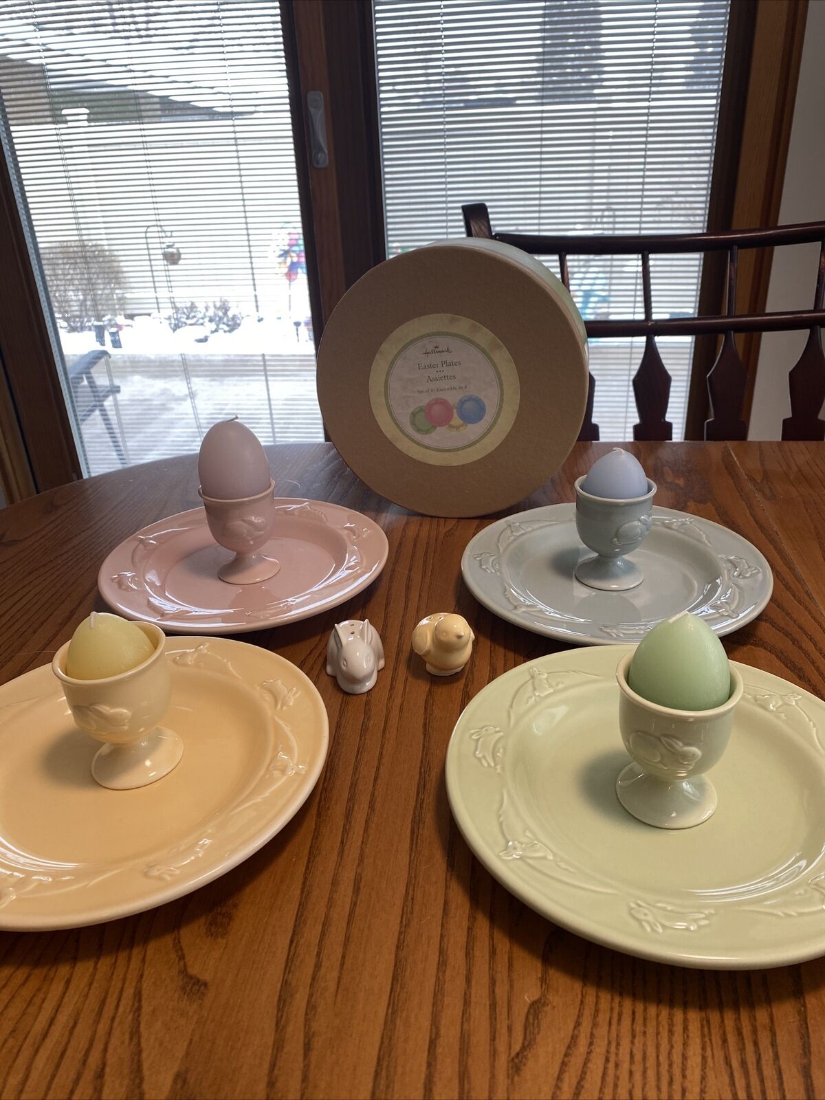 Hallmark-Pastel Embossed Ceramic Easter Bunny 8.5” Plate Set (Qty.4) Box Egg S&P