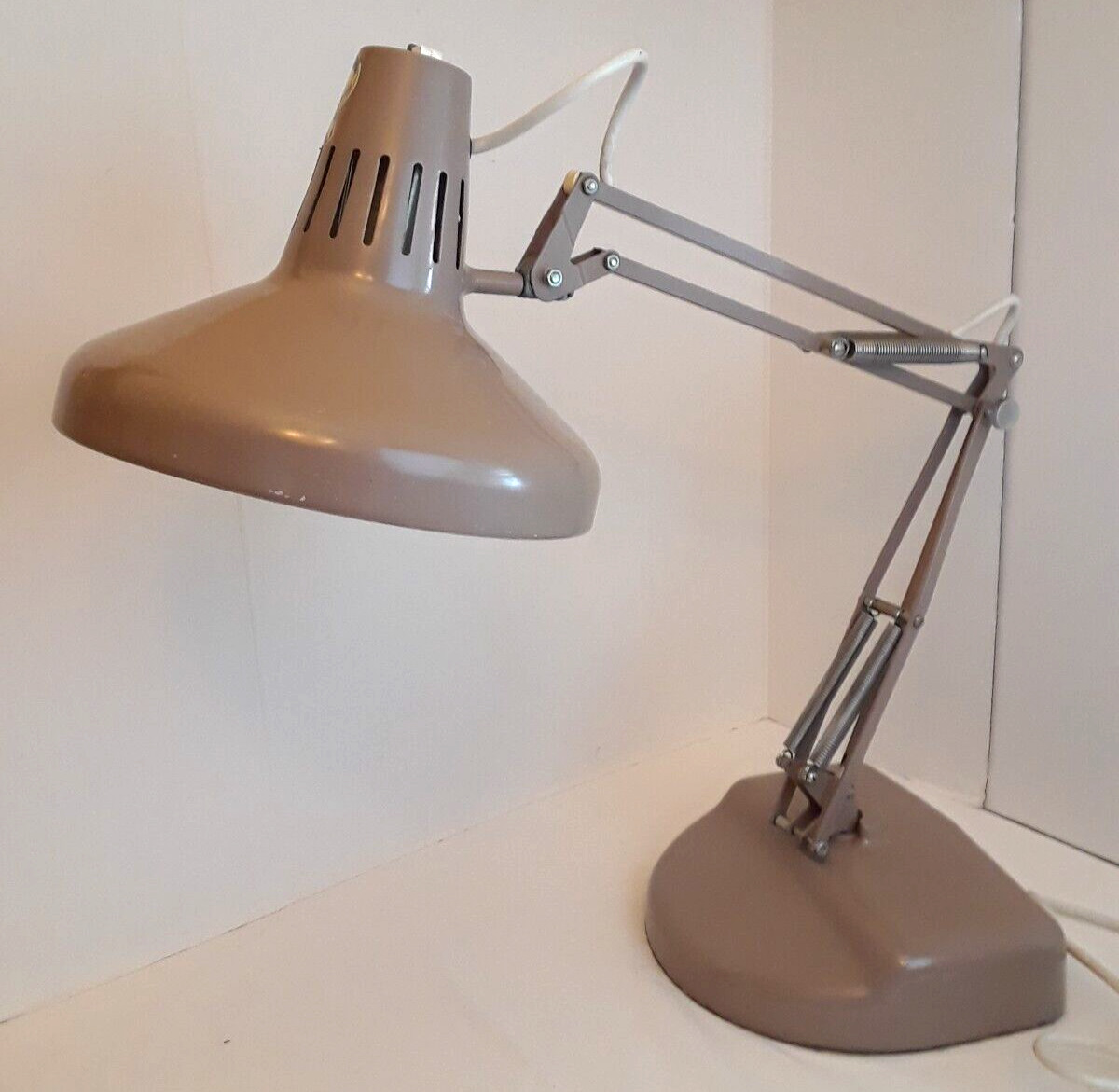 LUXO Industrial Desk Task Lamp Articulating Arm Bench Drafting Table Vtg MCM