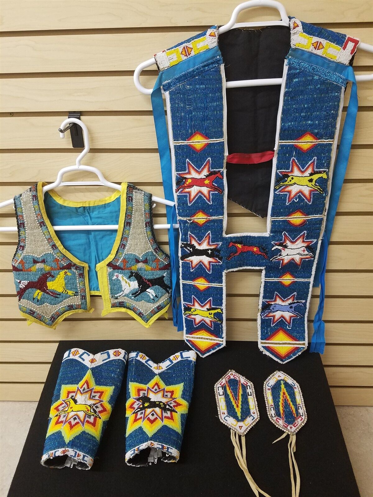 KIDS 6PC.HANDCRAFTED CUT BEADED HORSE DESIGN NATIVE AMERICAN INDIAN DANCE OUTFIT