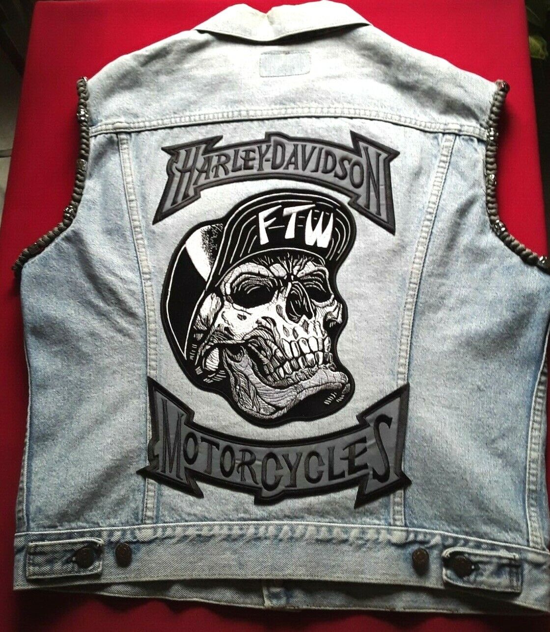 Men\'s vintage used levis Cut-Off with Harley Davidson + Biker Patches size 46