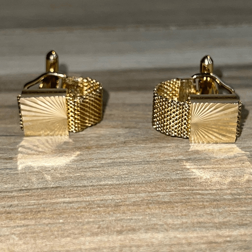 Vintage Swank Cufflinks Mesh Wrap Shell Design Men’s Gold Tone Classic Elegance