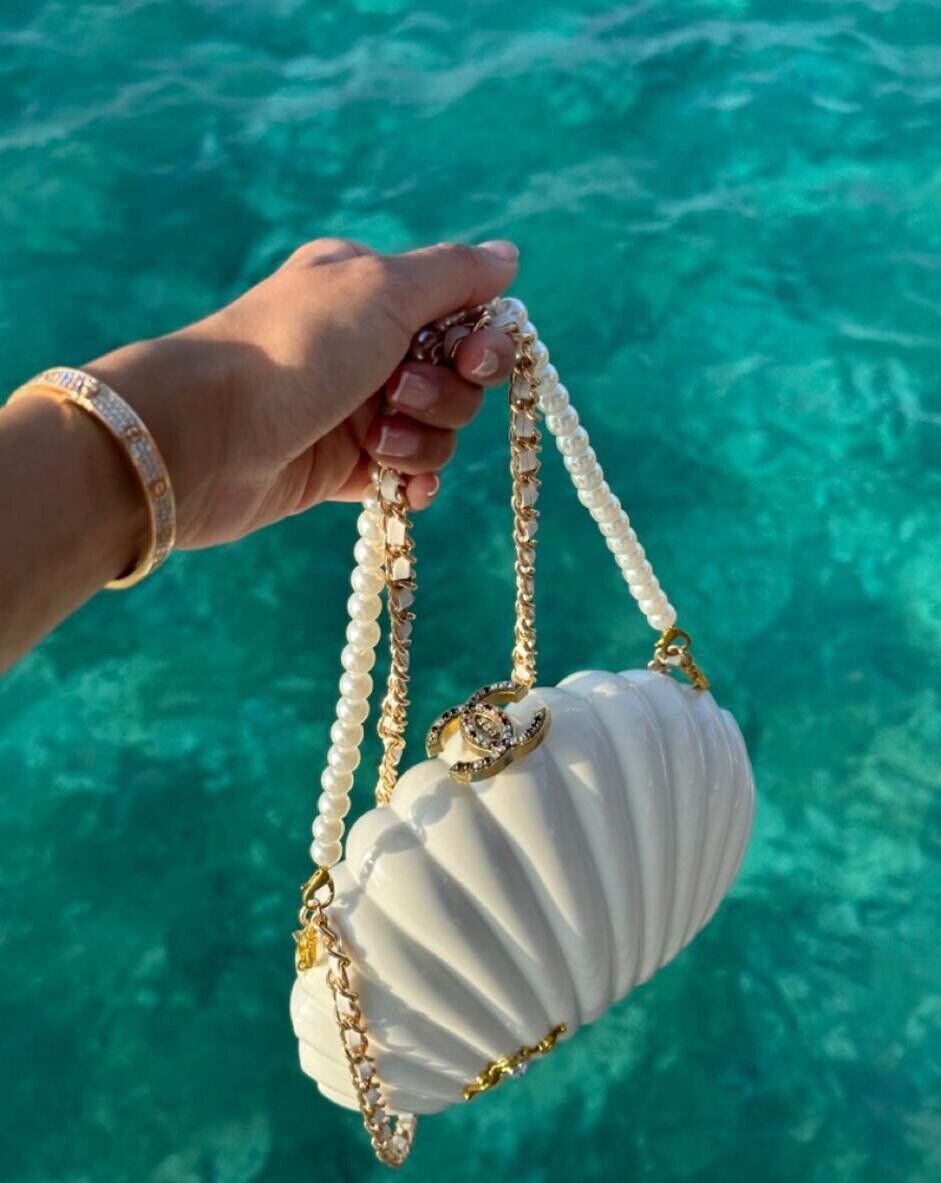 Chanel Clam Shell 2way Chain White Hand Bag Crossbody Clutch VIP Gift