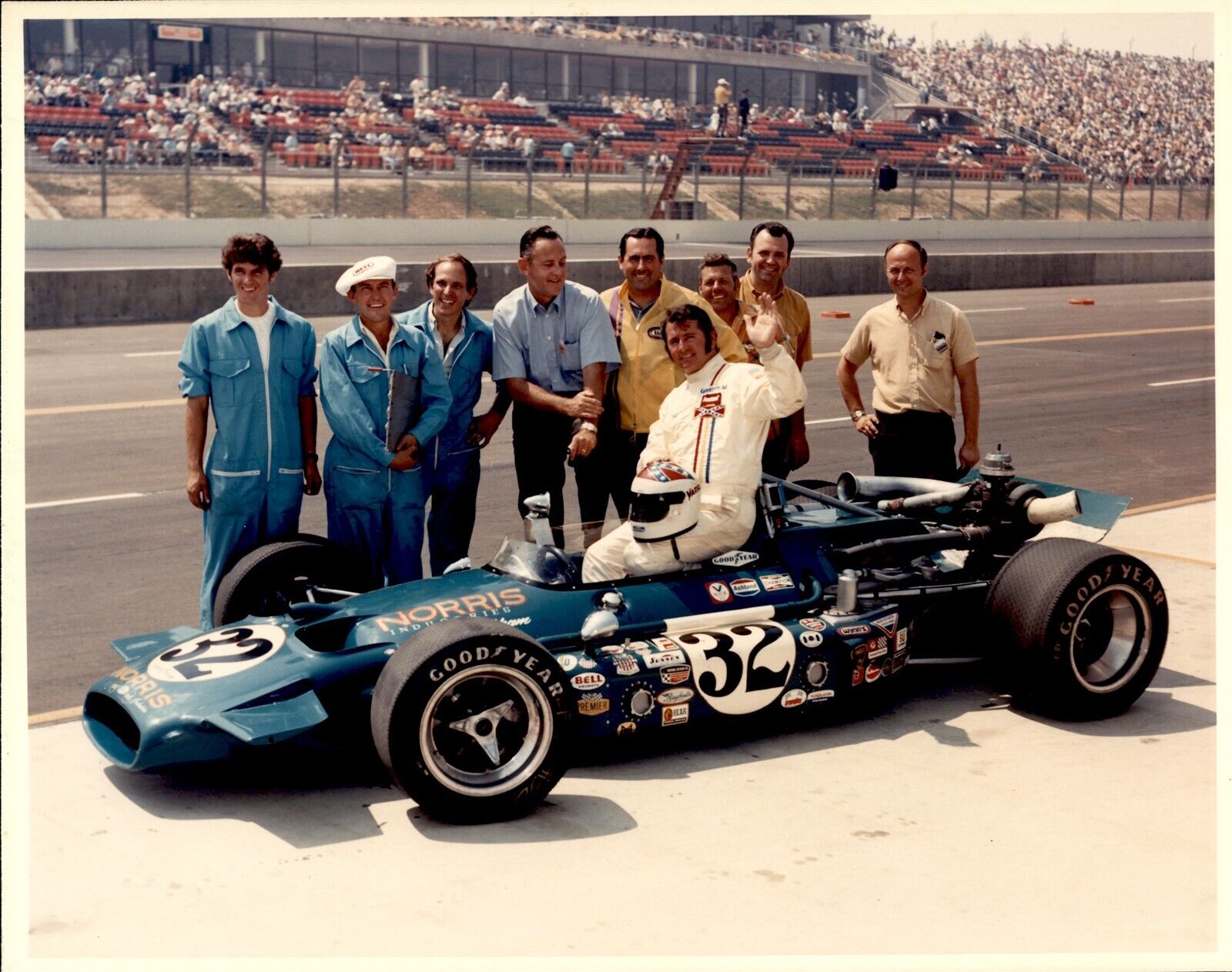 LD339 1970 Orig Norenberg Photo LEEROY YARBROUGH #32 & TEAM CALIFORNIA 500 RACE