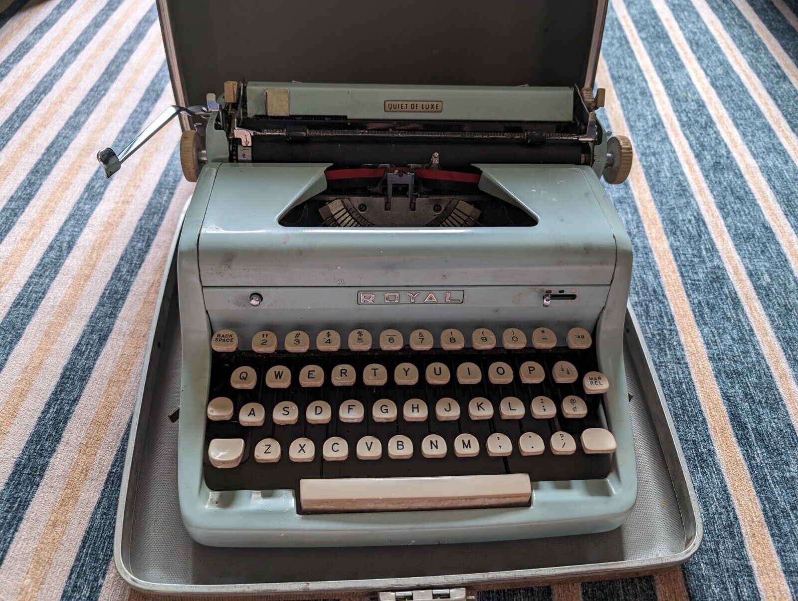 Royal Quiet De luxe Typewriter AQUA TEAL BLUE with Original Tweed Case vintage