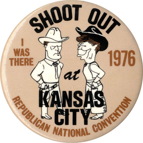 1976 Ford Reagan SHOOT OUT at KANSAS CITY Republican Convention Button (4807)