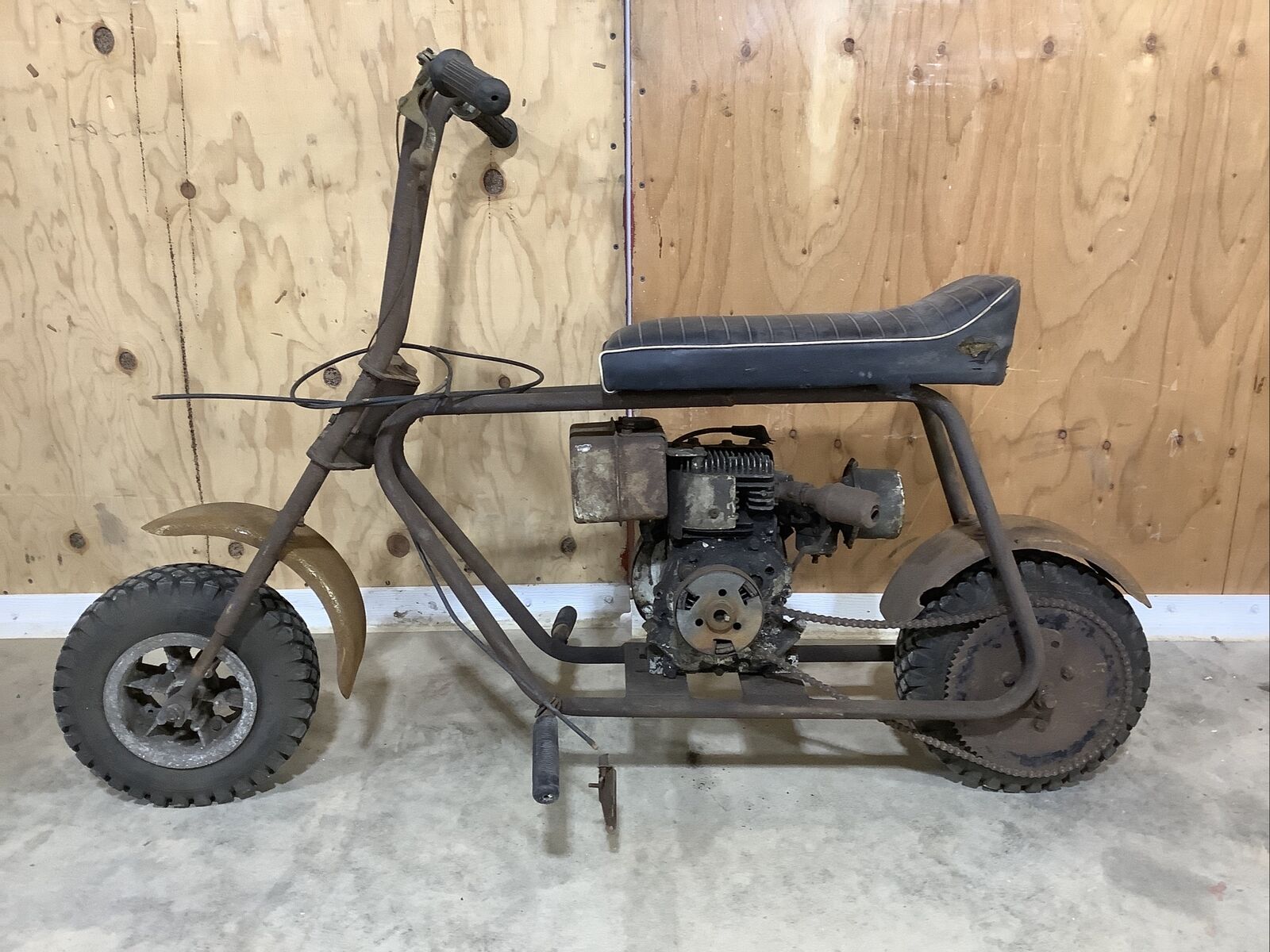 Vintage Mini Bike Charger Brand Engine Spins Needs Restored Missing Parts
