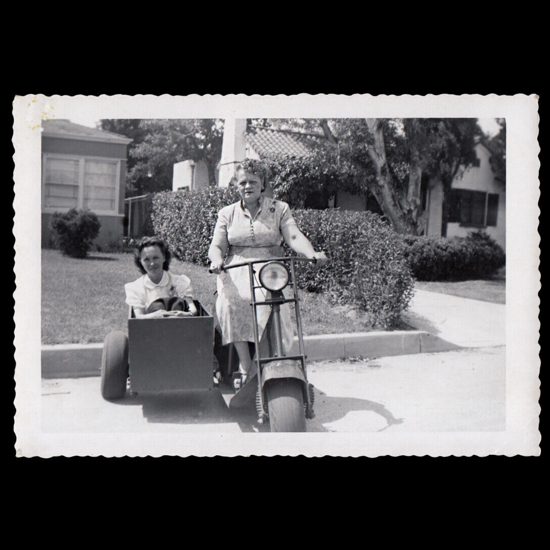 DANGEROUS BIKER WOMEN SCOWL on SCOOTER & SIDECAR 1950s VINTAGE MOTORCYCLE PHOTO 