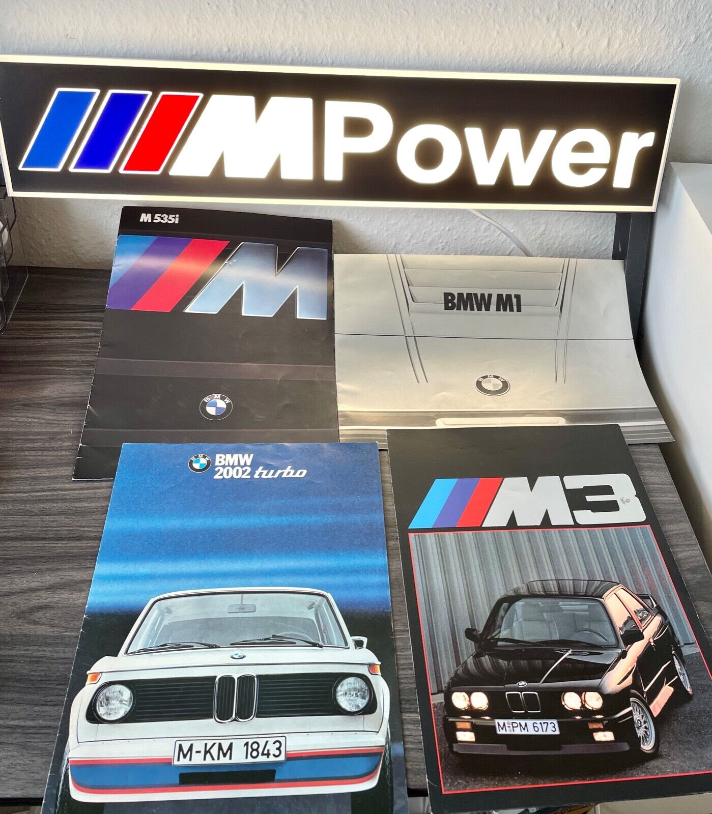 Exclusive BMW M Collection 1970 - 1990 incl. a beautiful illuminated BMW M Sign.