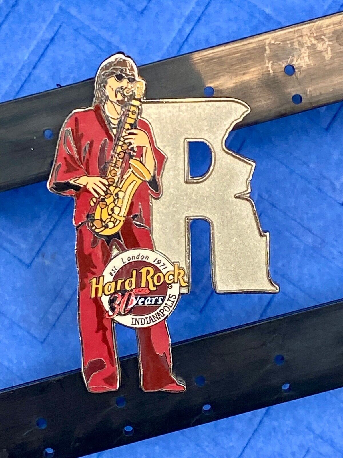 Hard Rock Cafe Collectors pin - Indianapolis 30 year letter R - Saxophone Sax