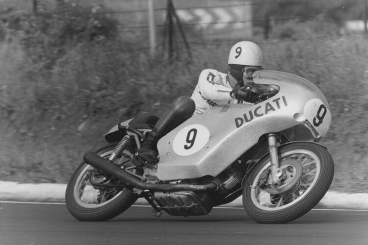 Ducati 750 Imola racer & Bruno Spaggiari - 1972 Imola - motorcycle racing photo 