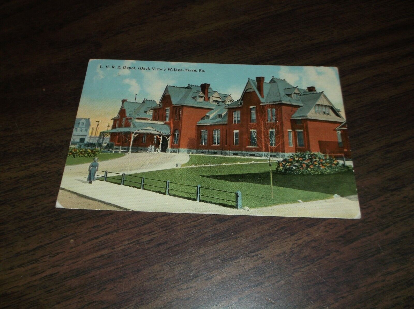 1915 LEHIGH VALLEY RAILROAD WILKES-BARRE, PA DEPOT USED POST CARD