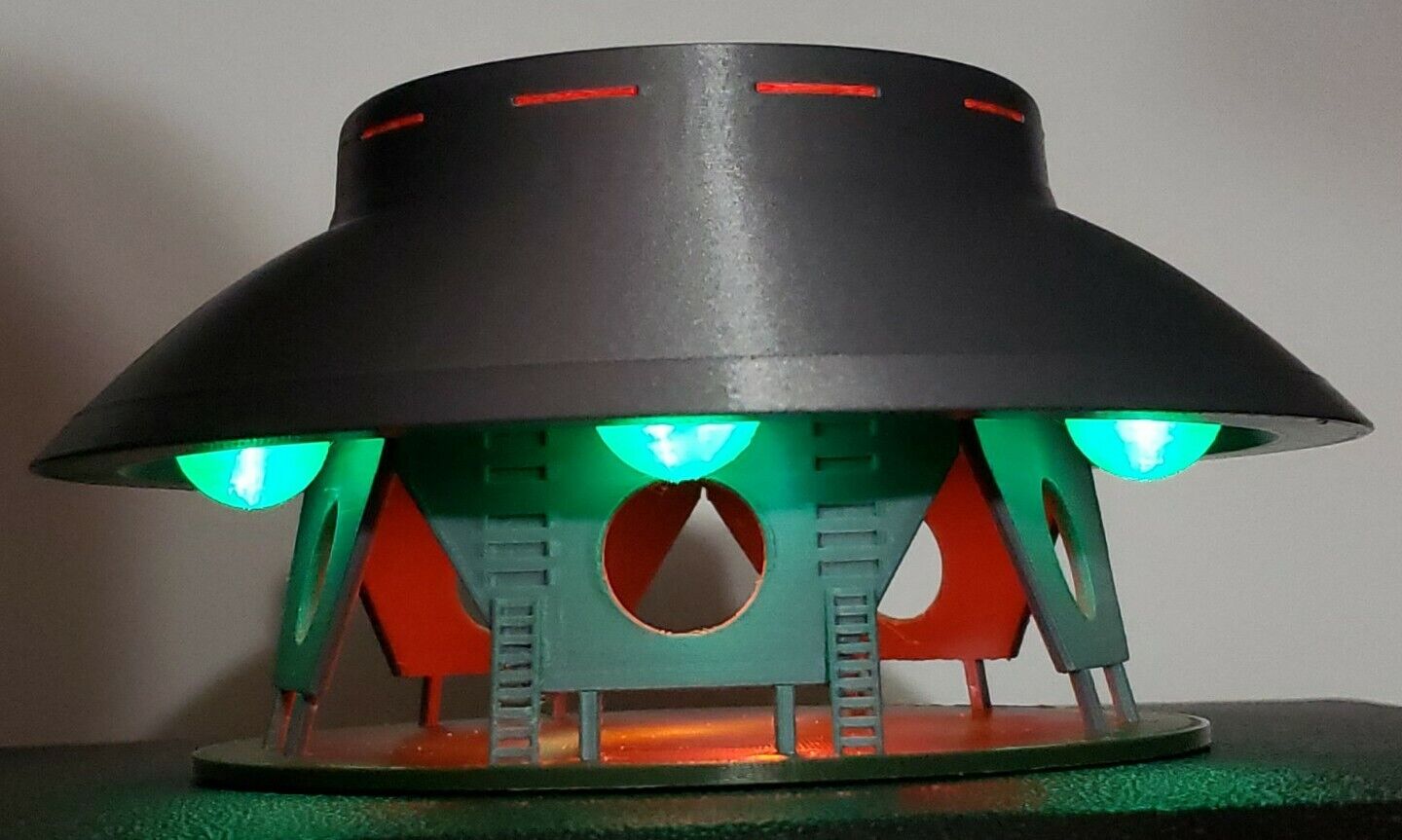 The Invaders UFO/Flying Saucer - Large - Landed With Stand & lights