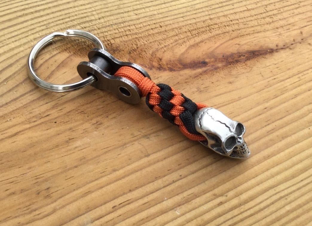 ONE LINK HARLEY COLOR PARACORD WILLIE G MOTORCYCLE KEY CHAIN SOLID PEWTER SKULL