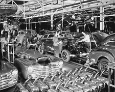 1947 CHEVROLET ASSEMBLY LINE PHOTO  (224-T) picture