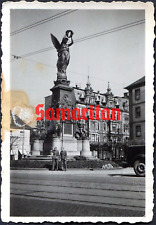 I10/31 WW2 ORIGINAL PHOTO OF GERMAN SOLDIERS NEAR VICTORY MONUMENT FREIBURG picture