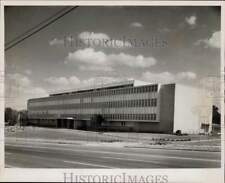 1964 Press Photo An exterior view of the Esso Stand Oil Company building in NC picture