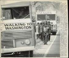 1972 Press Photo Irene McCabe with other protesting busing walk to Washington picture