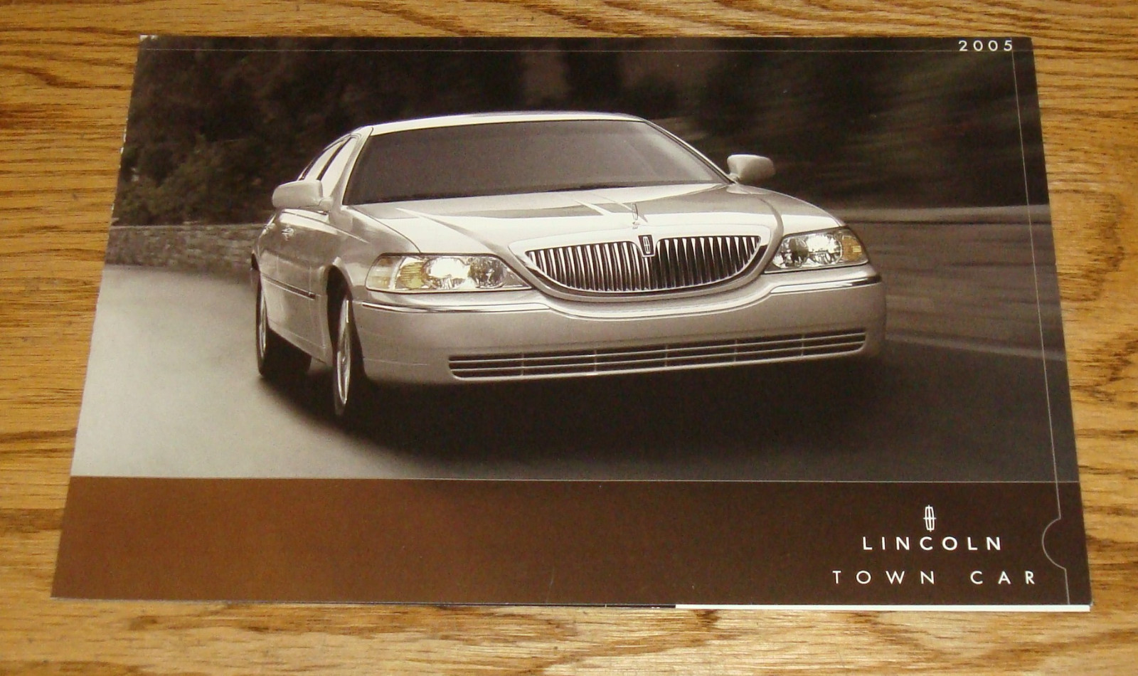 Original 2005 Lincoln Town Car Sales Brochure Folder 05