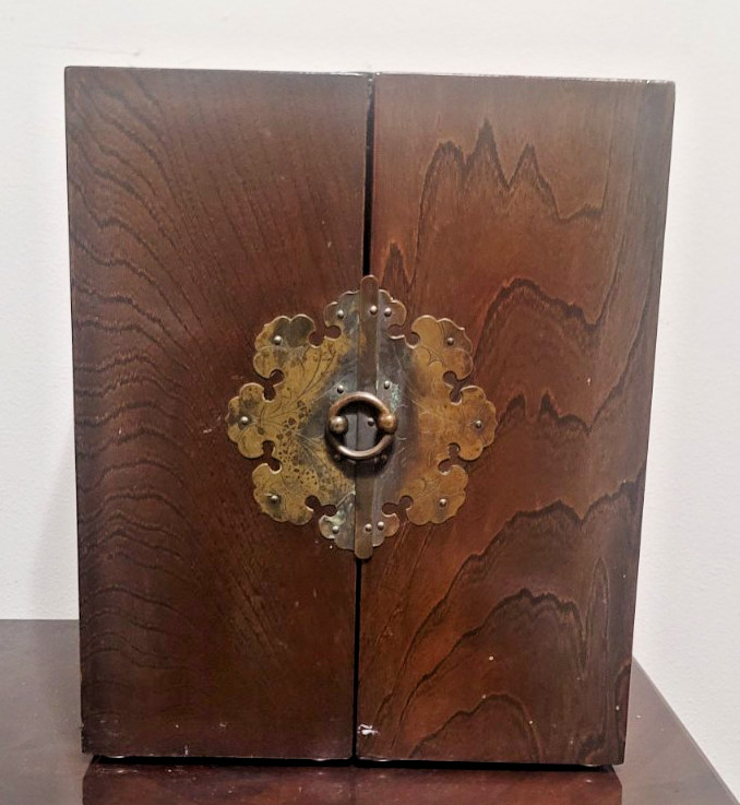 VINTAGE CHINESE TRAVELING APOTHECARY CHEST