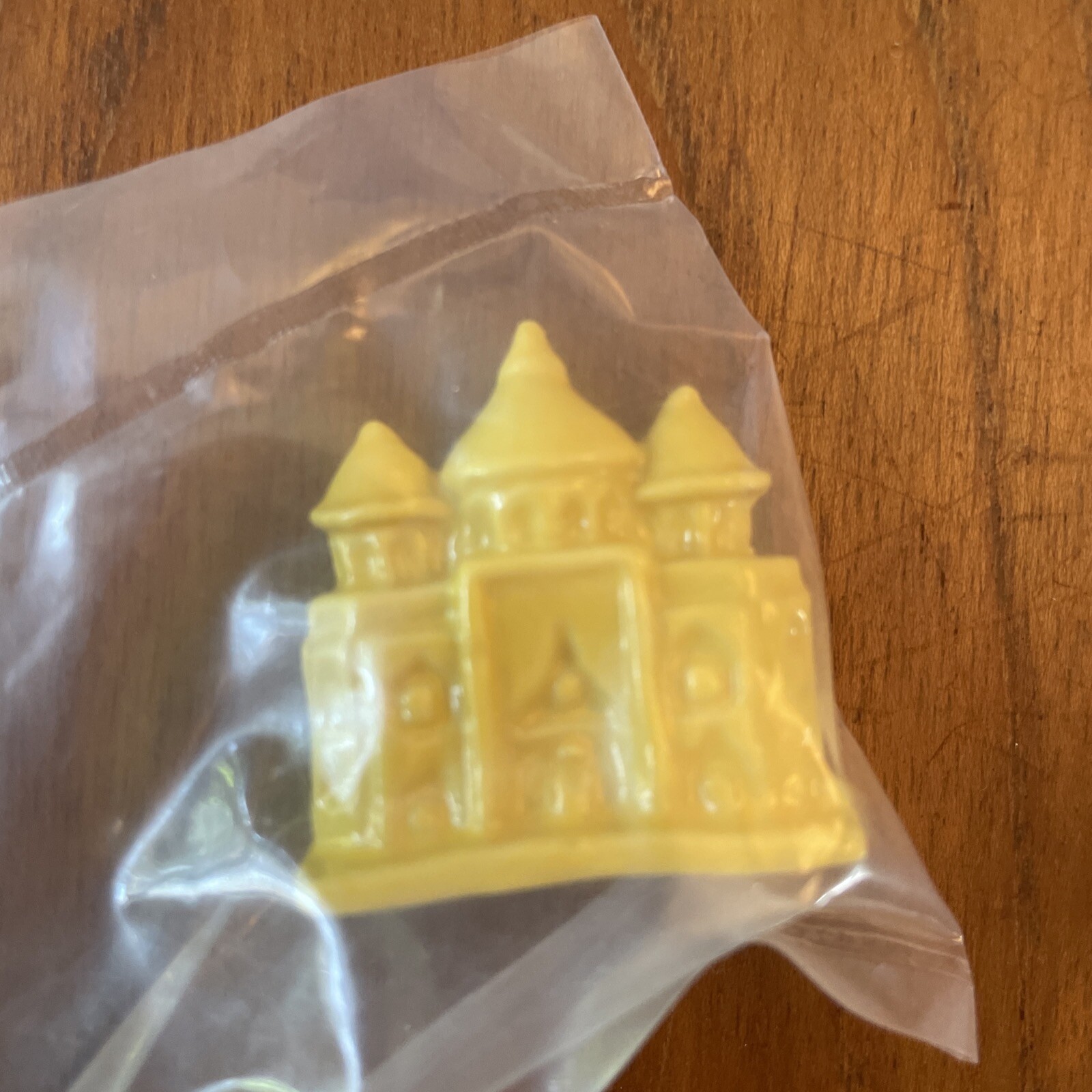 Red Rose Tea Wade World Monument Series TAJ MAHAL Yellow Figurine NEW
