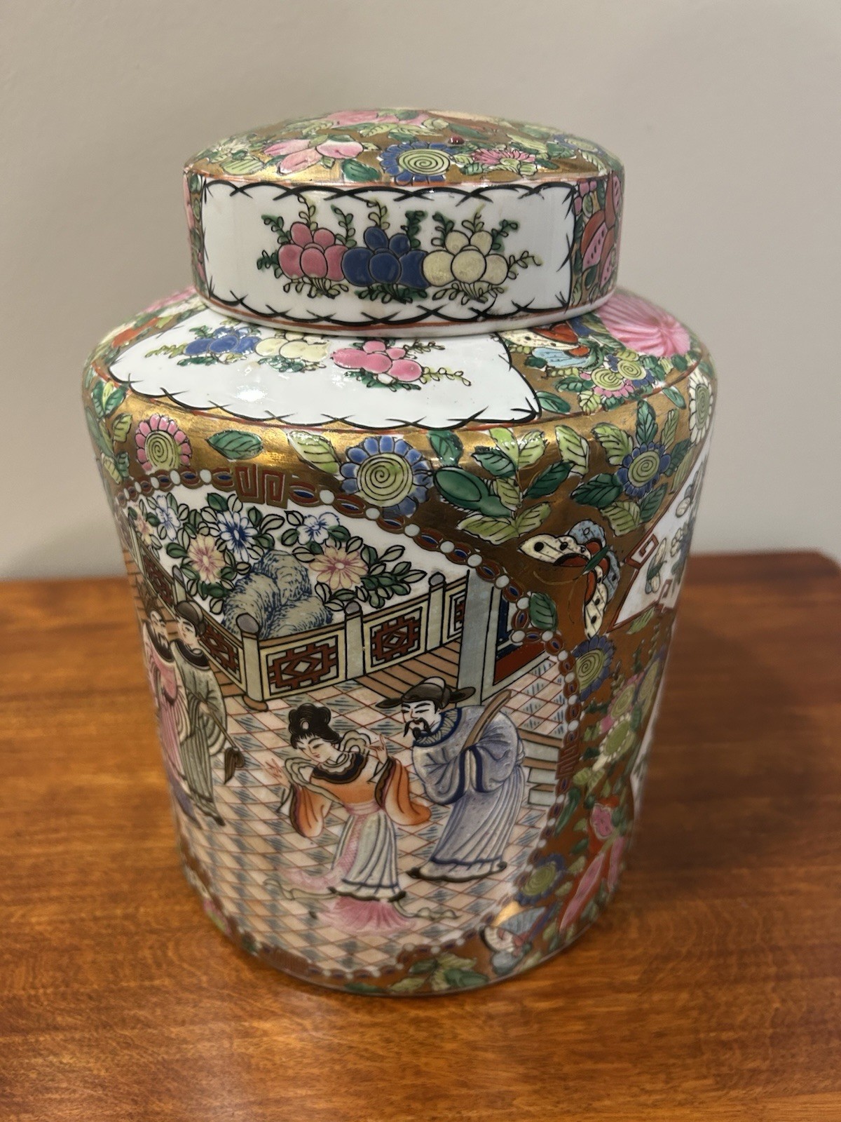 Vintage Chinese Famille Rose Medallion Porcelain Ginger Jar with Lid 9.5”
