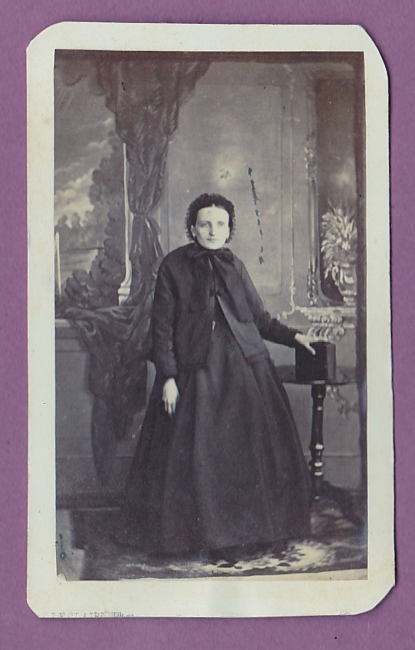 late 1860s CDV photograph of a woman with physical deformity - Versailles France