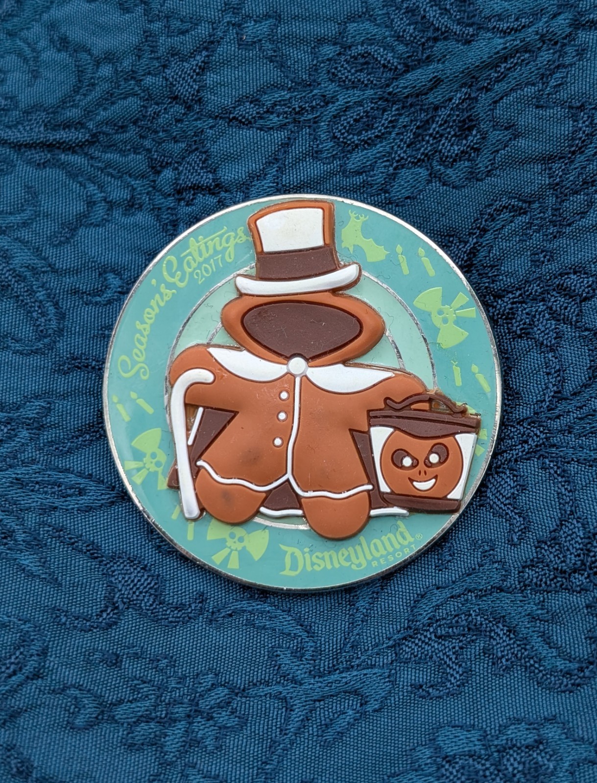Disney DLR Season's Eatings 2017 - Gingerbread Hatbox Ghost Pin - LE 3000