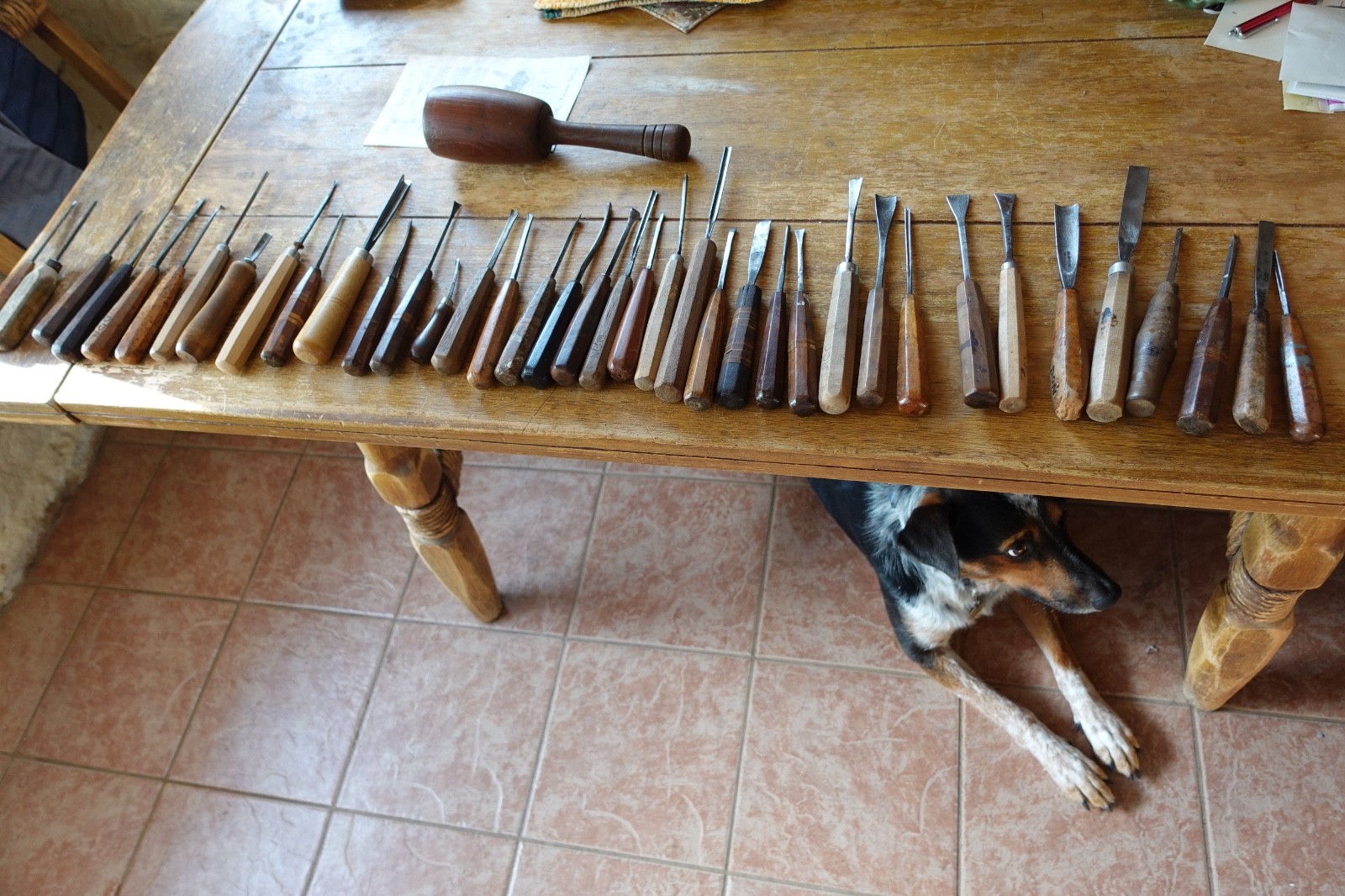 Large Lot of vintage  Wood Carving Tools, many brands, all old.